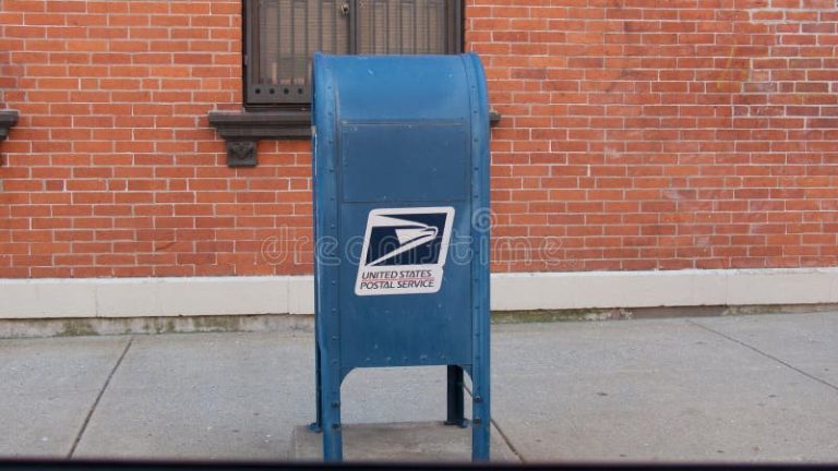 buzon de correos en un entorno urbano