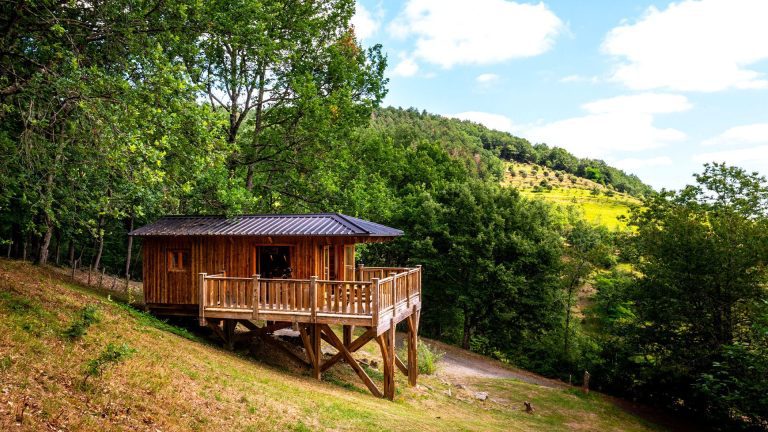 Cómo construir cabañas de madera económicas de manera sencilla 12 cabana de madera en un entorno natural