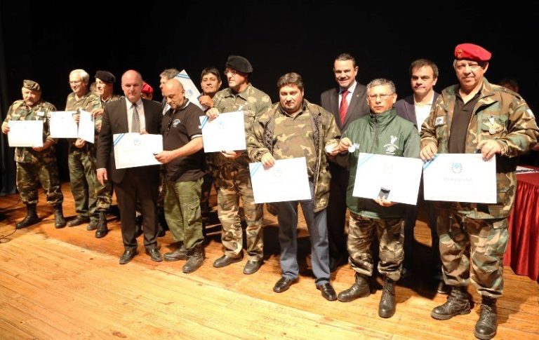 Ex soldados que no combatieron en Malvinas pueden cobrar como veteranos 9 exsoldados en ceremonia de reconocimiento