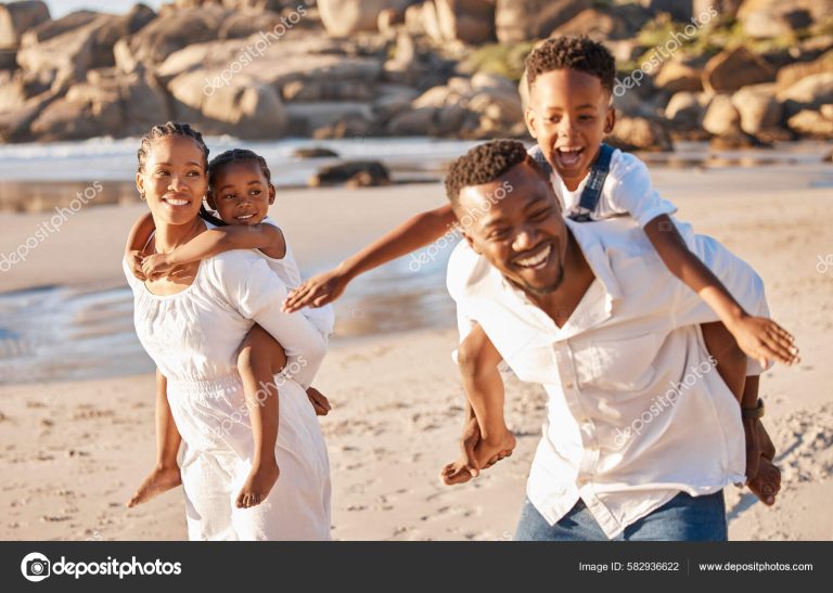 Qué relación hay entre el aguinaldo y las vacaciones pagas en Argentina 17 familia disfrutando vacaciones en la playa
