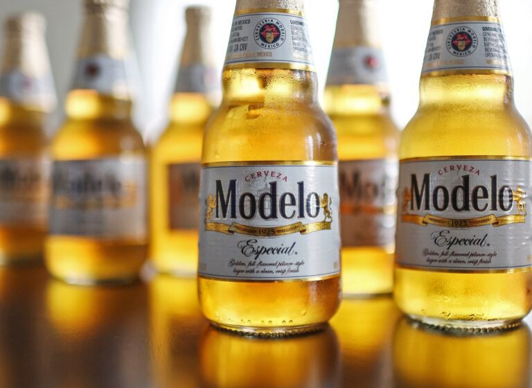 Qué es el modelo Peer to Peer y cómo funciona en la práctica 2 modelo
