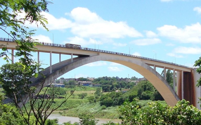 Cómo llegar de Puerto Iguazú a Ciudad del Este fácilmente 11 puente internacional entre puerto iguazu y ciudad del este