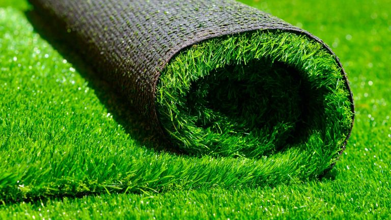 Qué beneficios tiene el pasto sintético para patios en casas 14 sintetico