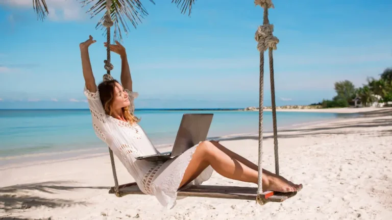 Quién fue el responsable de instaurar las vacaciones pagas en Argentina 15 trabajadores disfrutando de vacaciones en la playa